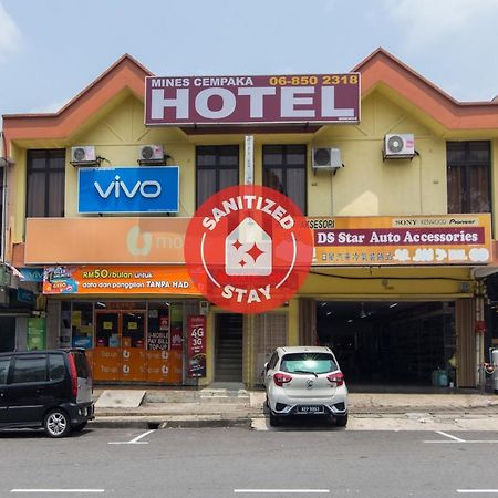 Oyo 44072 Mines Cempaka Hotel Nilai Eksteriør bilde