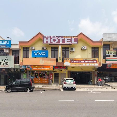 Oyo 44072 Mines Cempaka Hotel Nilai Eksteriør bilde