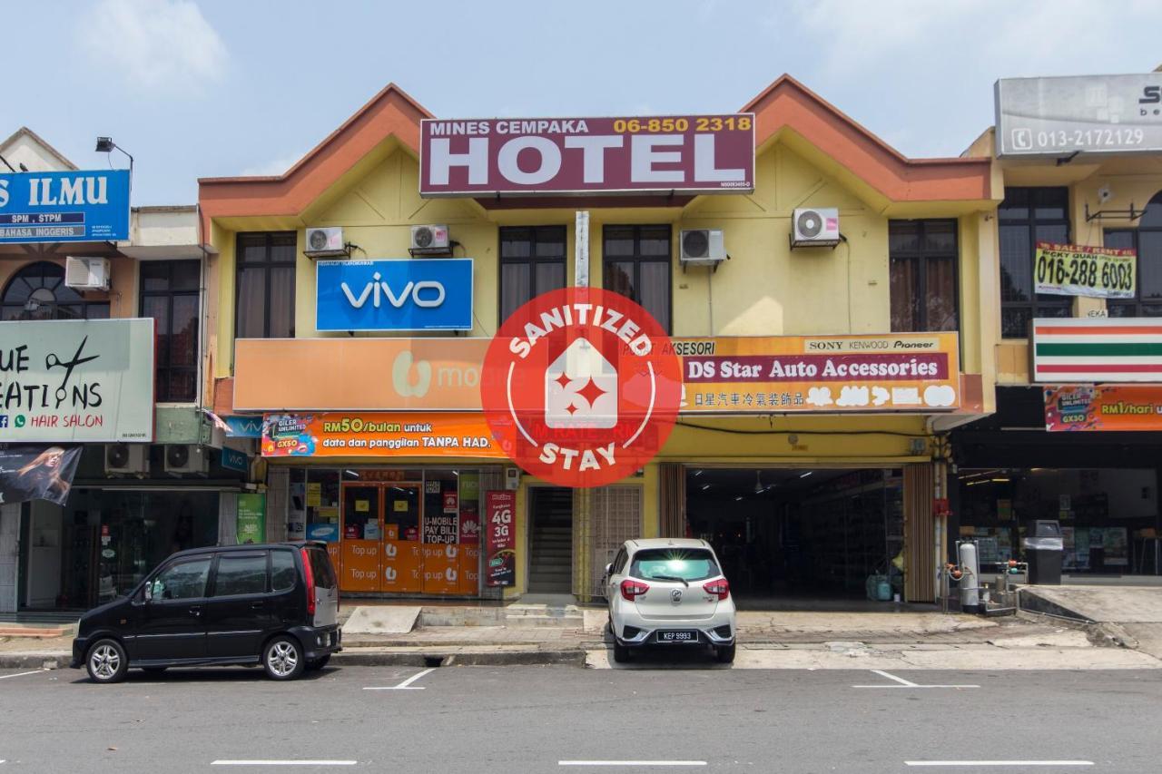 Oyo 44072 Mines Cempaka Hotel Nilai Eksteriør bilde