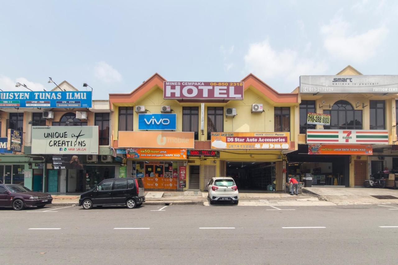 Oyo 44072 Mines Cempaka Hotel Nilai Eksteriør bilde