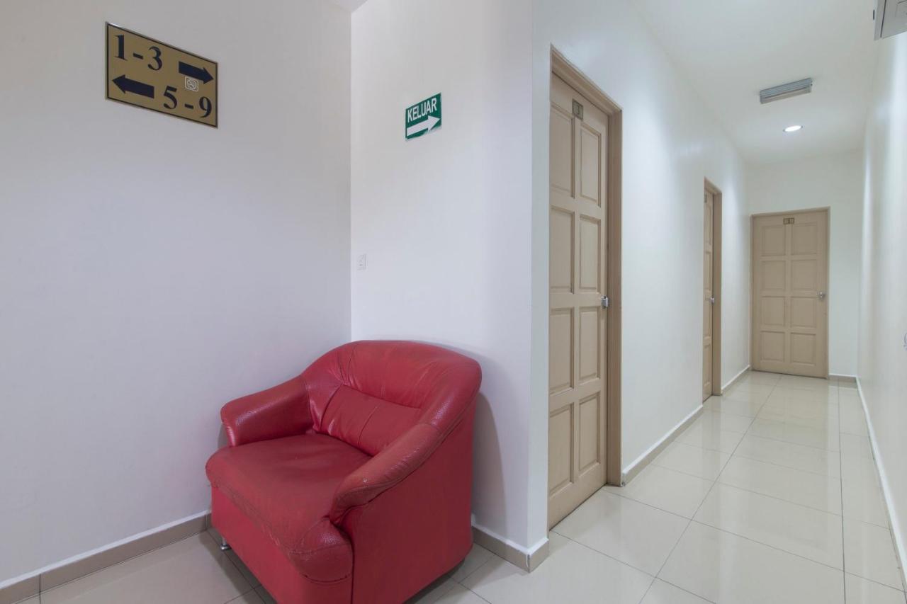 Oyo 44072 Mines Cempaka Hotel Nilai Eksteriør bilde