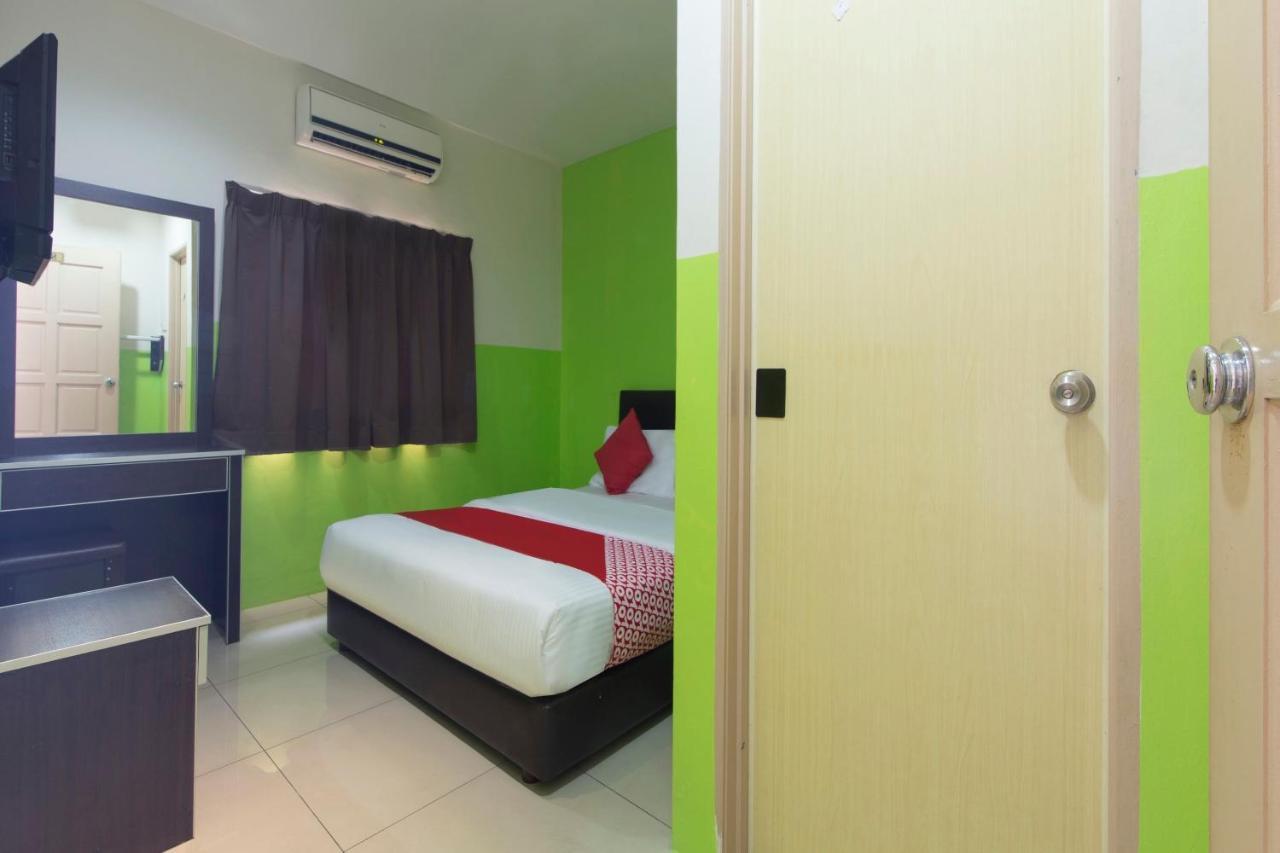 Oyo 44072 Mines Cempaka Hotel Nilai Eksteriør bilde