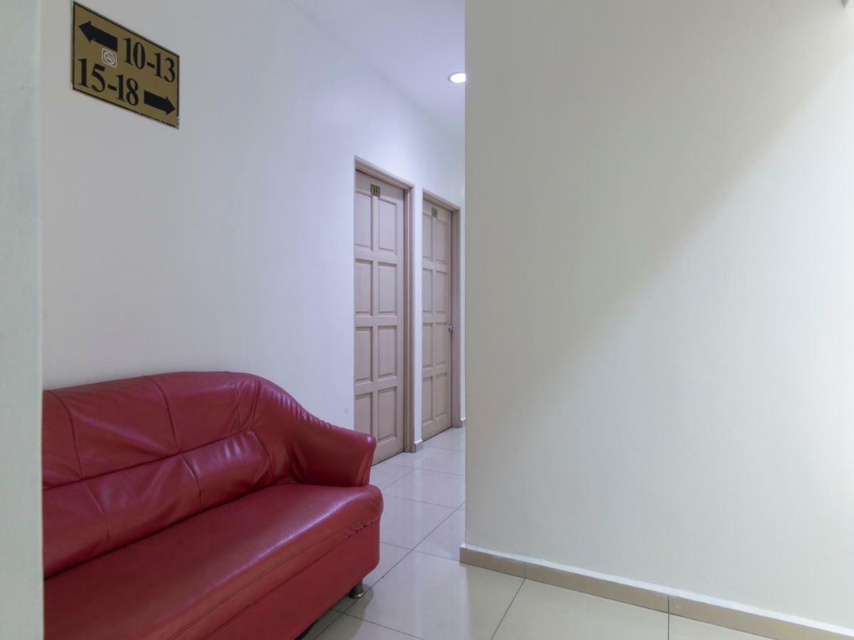 Oyo 44072 Mines Cempaka Hotel Nilai Eksteriør bilde