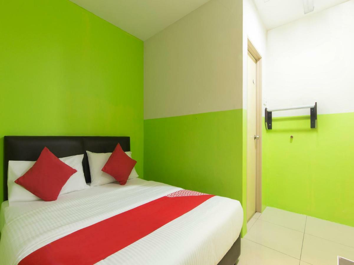 Oyo 44072 Mines Cempaka Hotel Nilai Eksteriør bilde